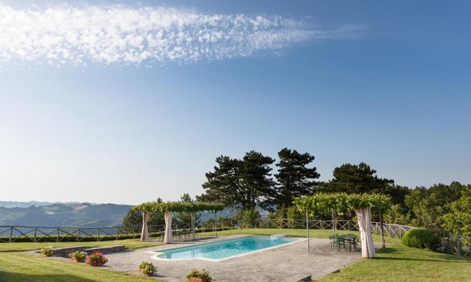Faenza Apartment | Faenza Apartment Sleeps 8 Pool WiFi