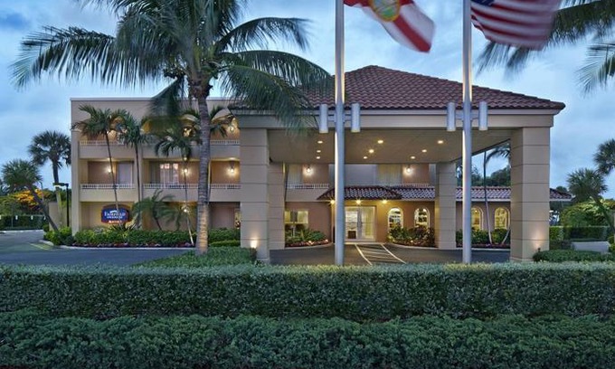 Palm Beach Hotel | Fairfield Inn and Suites by Marriott Palm Beach