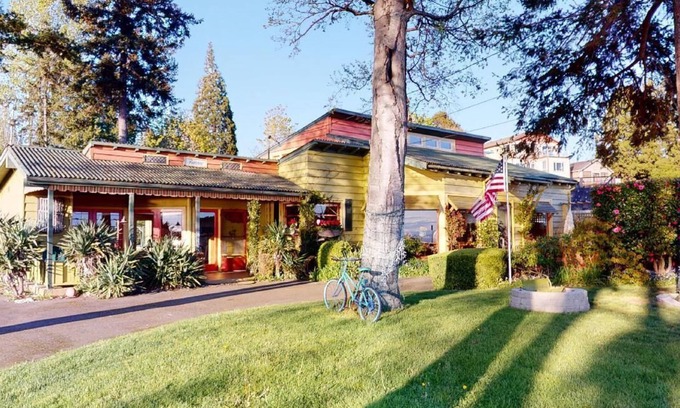 Birch Bay House | Fairview Lodge BIRCH BAY Waterfront Home Sleeps 13+ on Birch Bay Dr.