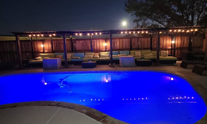 Euless House | Fall and Football season are almost here! Enjoy it in the pool oasis getaway!