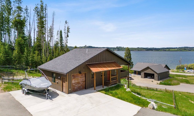 Georgetown Cabin | Fall at Georgetown Lake; Views & Mountains