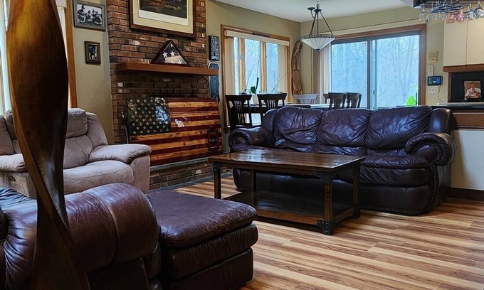 Glasgo House | FALL FUN HUB! MYSTIC CT, FOXWOODS, Clydes Cider Mill! Beautiful location!