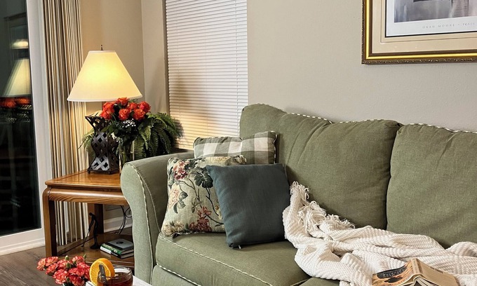 Sunset Beach Condo | Fall into paradise—warm beach days, gentle breezes, golf in full swing.
