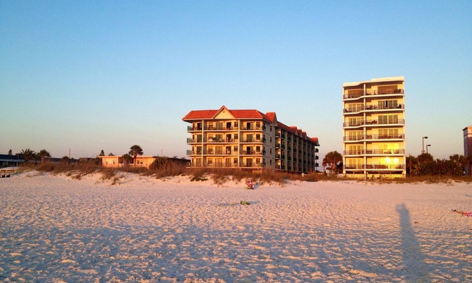 Belle Vista Condo | FALL RATE SALE IS ON BOOK 7 AND SAVE 10% DIRECTLY ON ST PETE 5 STAR RATED