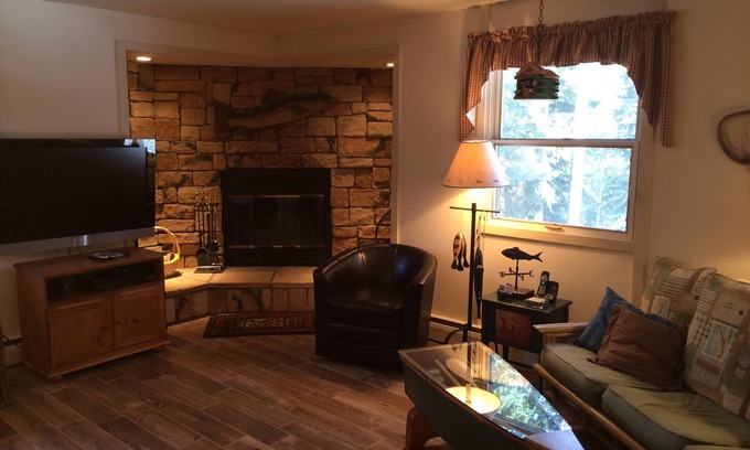 Warrior's Mark House | Fall Sale! Cozy Home in Town-Walk to Lifts & Main St-Private Pond & River Access
