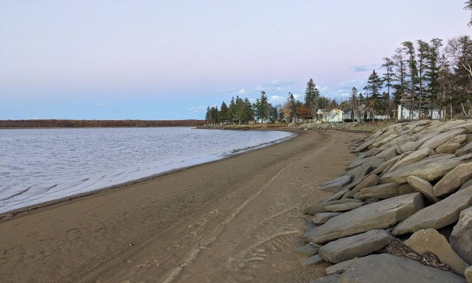 Sainte-Anne-de-Kent House | Fall Vista Waterfront Retreat | Coastal Calm & Comfort