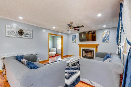 Gahanna House | Families Welcome Lake-View Home, 2 Mi to Gahanna!