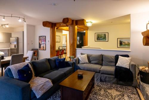 Nordic Estates House | Family 3BR, Sleeps 8, Patio w BBQ , Pool, Hot tub