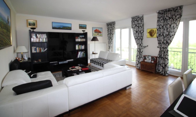 Croulebarbe Apartment | Family apartment for 6 with 3 Bedrooms, 2 BR, Wifi , with a view on PARIS