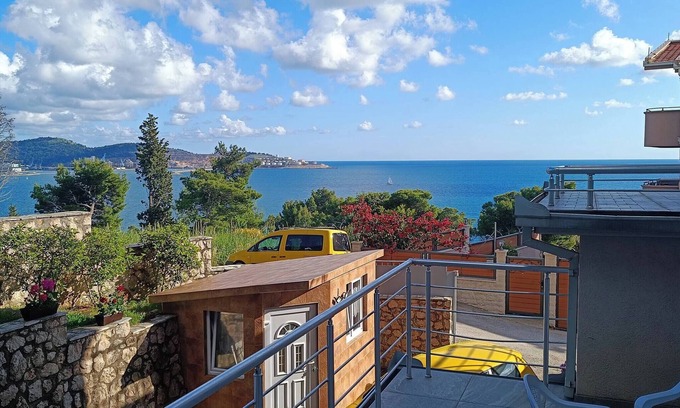 Bar Apartment | Family apartment with a sea view
