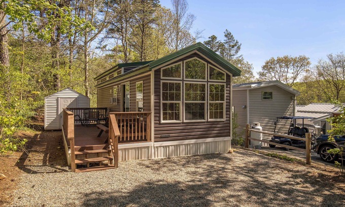 Sandwich Cabin | Family Cabin with Beach & Lake Access!