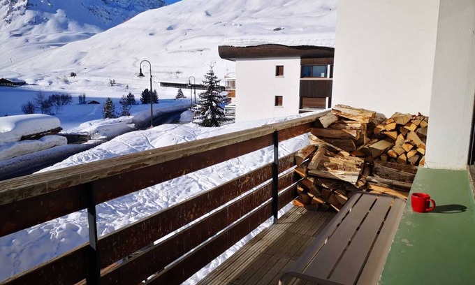 Tignes le Lac Ski Chalet | Family chalet apartment in Tignes Le Lac, at the foot of the lake and slopes
