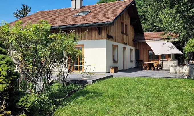 Habere-Lullin Ski Chalet | Family chalet with breathtaking views of the valley