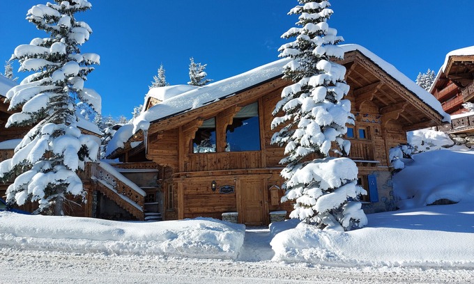 Courchevel Ski Chalet | Family Chalet with Spa in Courchevel 1850 – Ski-In/Ski-Out, Fireplace, Concierge Services