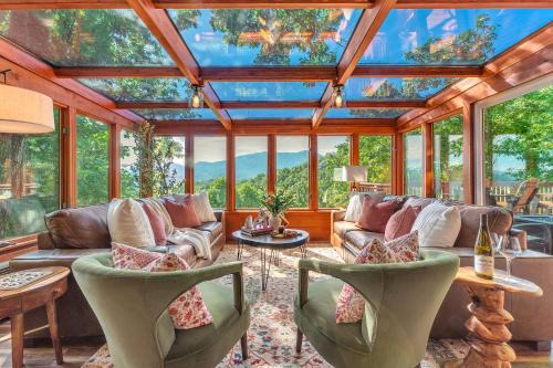Chalet Village Ski Chalet | Family Chalet With Sauna, HotTub, Heavenly Views! Mins to Downtown!