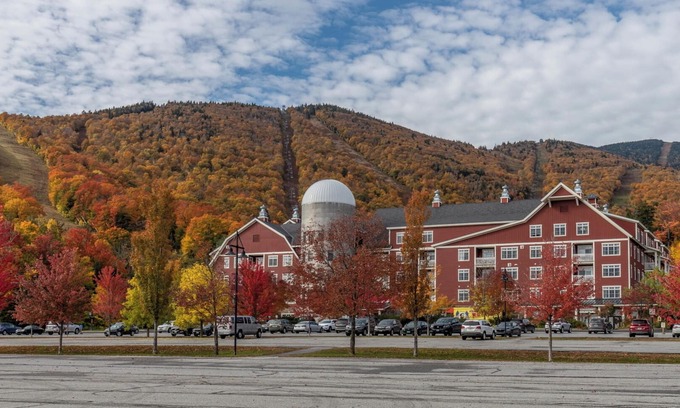 Warren Condo | Family condo by Sugarbush w/mountain views