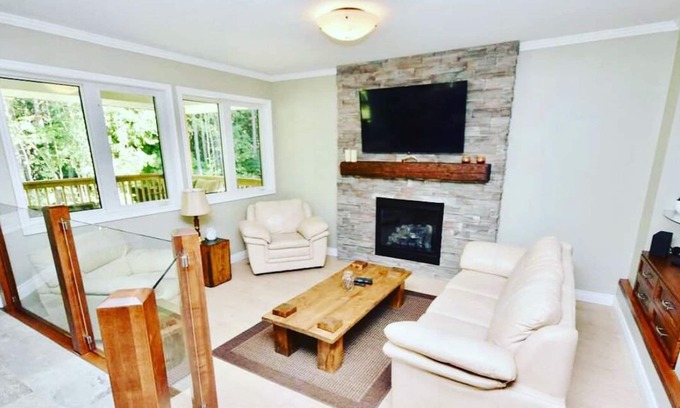 Tiny Cottage | Family Cottage in the middle of the forest just 10 min walk to the beach!