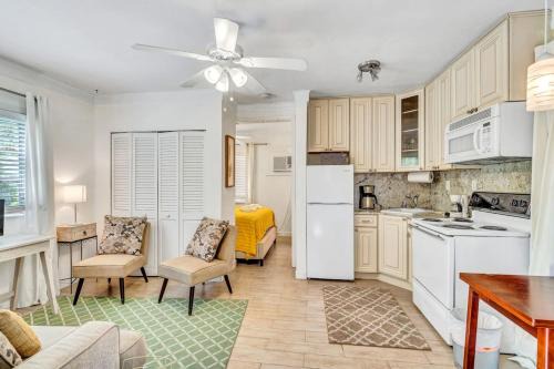 Victoria Park House | Family Escape 2BR Main plus 1BR Cottage Heated Pool