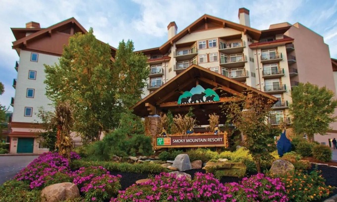 Gatlinburg Resort | Family Escape Awaits at Holiday Inn Club Vacations Smoky Mountain Resort- 2 Bd.