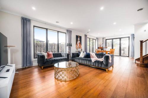 Oakleigh East House | Family Fairyland 4 BRM 3 BATH near Chadstone SC