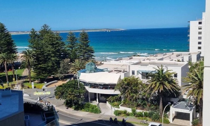 Cronulla Apartment | Family-Friendly 3BR Beachfront Apartment with Ocean Views – Cronulla