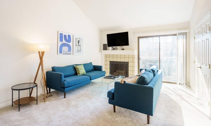 Newark Apartment | Family-Friendly 3BR Condo in Newark with Amenities