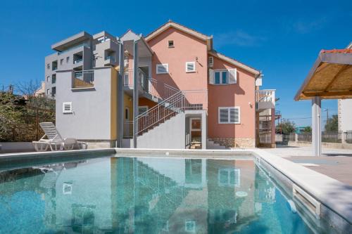 Mejasi Apartment | Family-friendly apartments with swimming pool Split - 21026