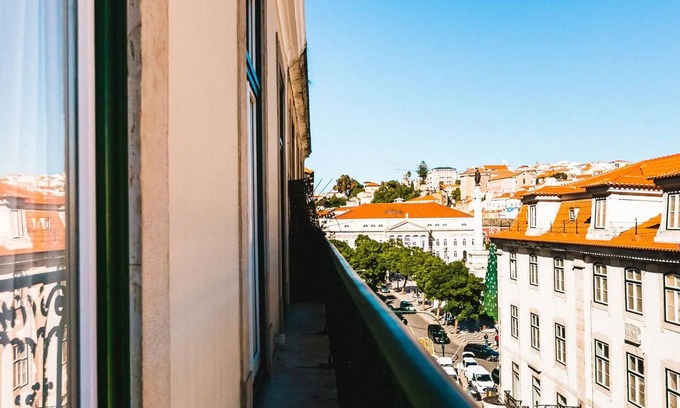 Baixa Apartment | Family-Friendly Apt | 1 Double + 2 Twins | Steps from Santa Justa Elevator