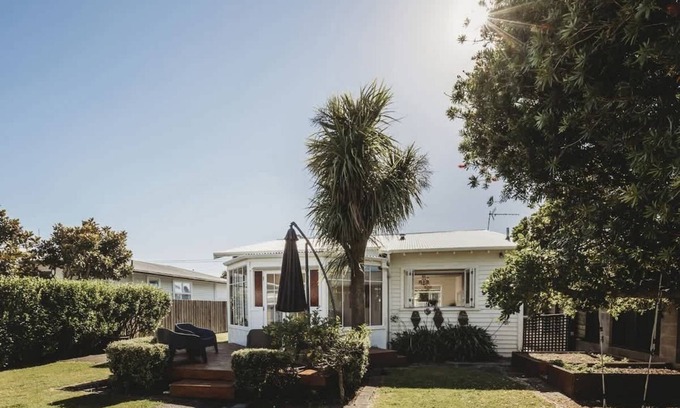 Fitzroy House | Family-Friendly Bungalow in Fitzroy Village