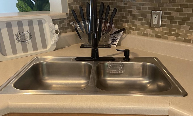 Winston - Salem House | Family friendly cozy furnished townhouse in quiet area with community pool