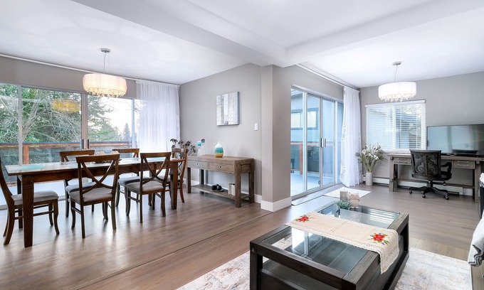 Hollyburn House | Family friendly modern, relax, quiet , home in heart of West Vancouver Ambleside