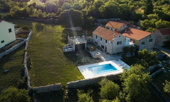 Drnis House | Family friendly house with a swimming pool Drniš, Zagora (K-19682)