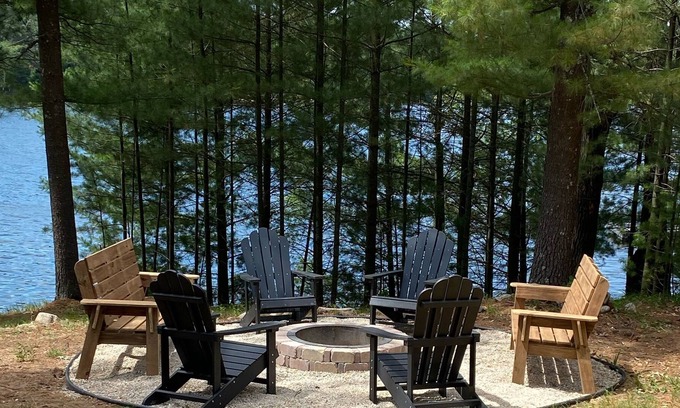 Pine River Cabin | Family friendly lakefront cabin with 140 ft of clear, sandy frontage.