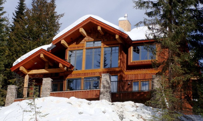 Sun Peaks Ski Chalet | Family Friendly Mountain View Luxury Chalet