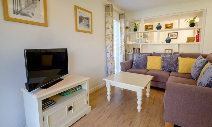 Yarmouth Cabin | Family-friendly self-catering accommodation on the Isle of Wight.