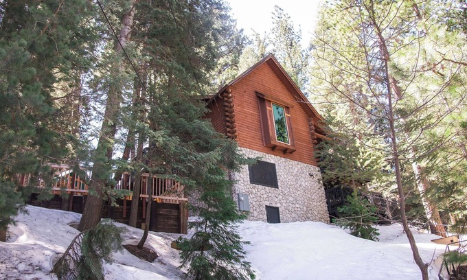 Rimforest House | Family-friendly, Serene and Stylish 4-bedroom house in Twin Peaks