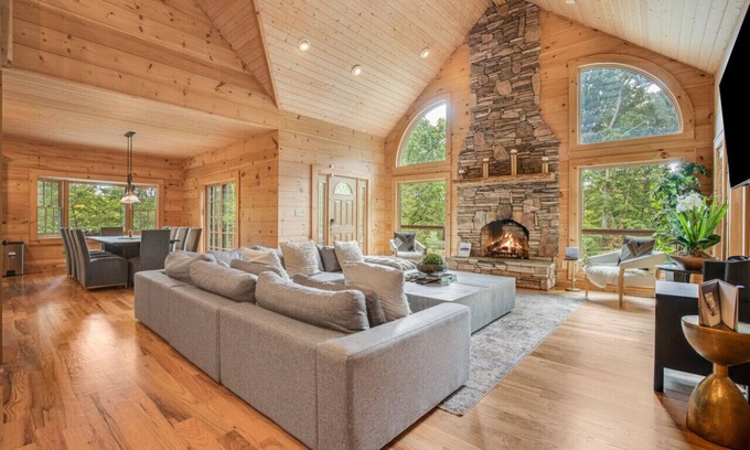 Avery Creek House | Family Getaway: Pool, Game Room, Fire Pit & 3 Kings