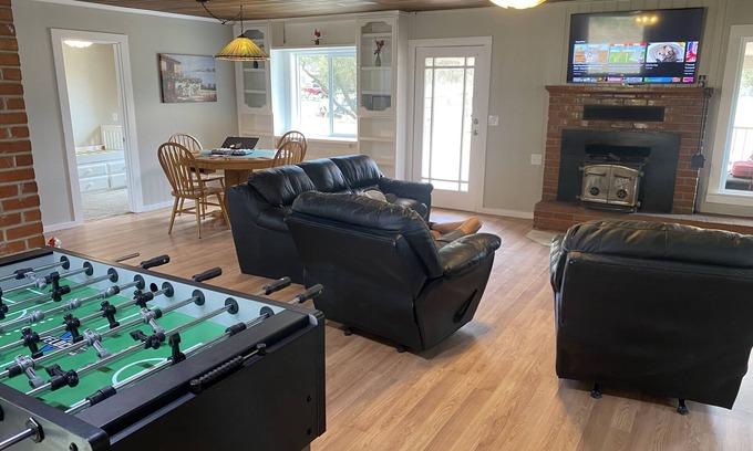 Oakhurst Cottage | Family Home on a Golf Course near Yosemite!