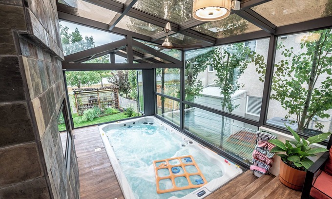 High River House | Family Home w/Swim Spa and Lake Views in High River