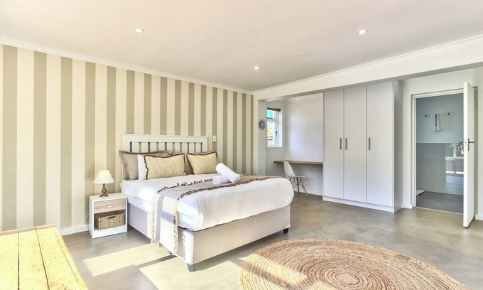 Milnerton House | Family Home WiFi Pool Secure Parking