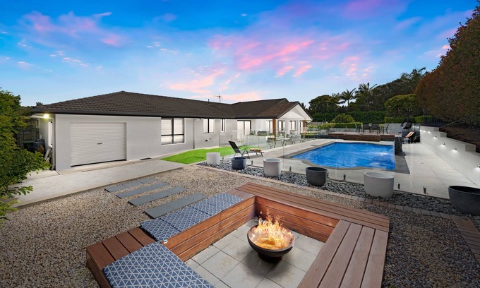 Port Macquarie Apartment | Family home with pool, air con, pet friendly