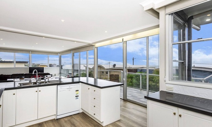 Port Fairy House | Family home with East Beach views