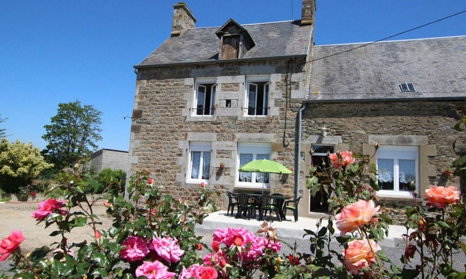 Ceaux Cottage | Family Home with Garden Near Mont St Michel - 3BR, 2BA, WiFi, Baby Gear, Linens Included