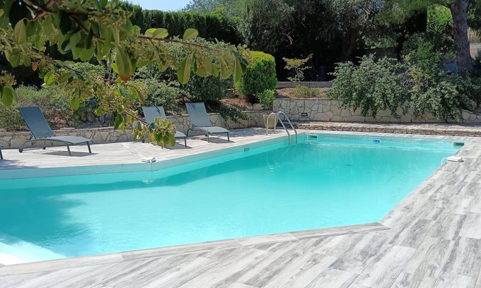 Convention House | Family home with swimming pool. 15 minutes from the beach and hiking trails