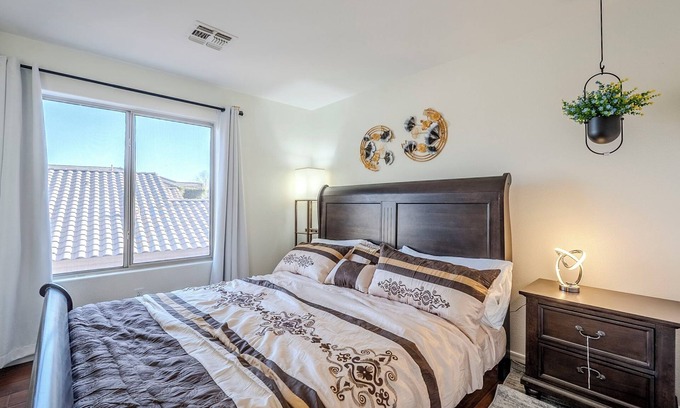Chandler House | Family House/Spa/Pool Table/Mini Golf in Chandler COMING SOON !