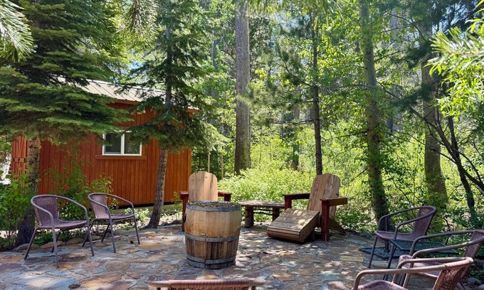 Truckee House | Family Lodge: 9 Min to Donner Lake w/EV Charger, Games, Large Decks & Bunk Room