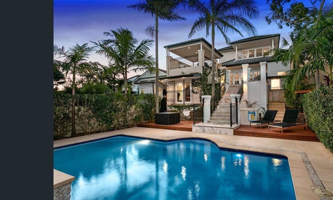 Seaforth House | Family Oasis 10 minutes to Manly Heated pool, gym, outdoor shower