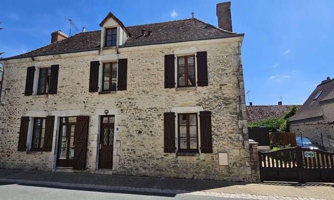 Lureuil House | Family or friends getaway in Lureuil – 5 bedrooms – terrace – air condition