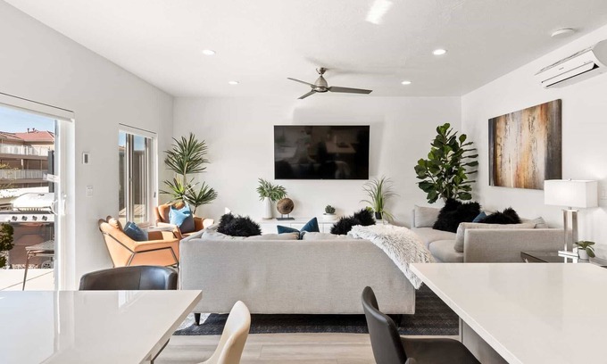 St. George House | Family Reunion Fun (#13 and #15) SLEEPS 32! GREAT AMENITIES!