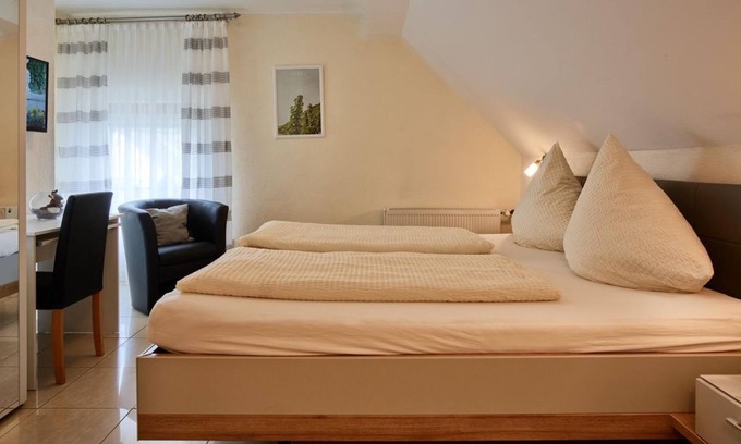 Leiwen Bed & Breakfast | Family room, room 7 - Gästehaus Alexanderhof